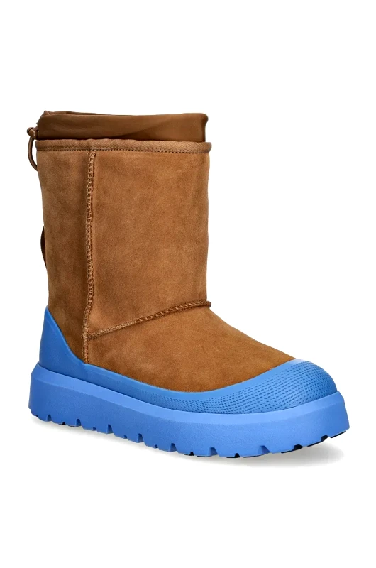 Ugg Μπότες χιονιού UGG Classic Short Weather Hybrid χρώμα: καφέ, 1143992-CBG