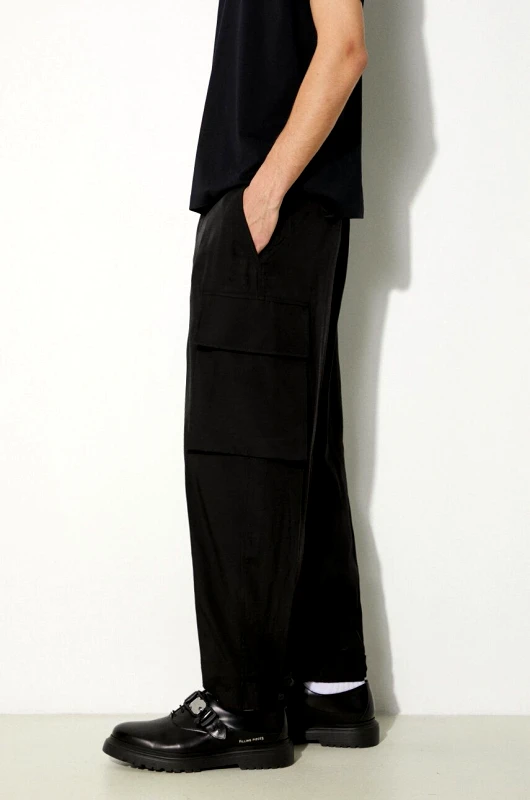 Neil Barrett Παντελόνι Neil Barrett Fireman Loose Cargo Trousers χρώμα: μαύρο, MY30077B-Y032-001N