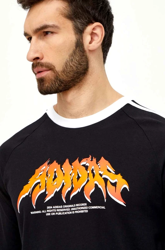 adidas Originals Βαμβακερή μπλούζα με μακριά μανίκια adidas Originals Flames χρώμα: μαύρο, IS0206