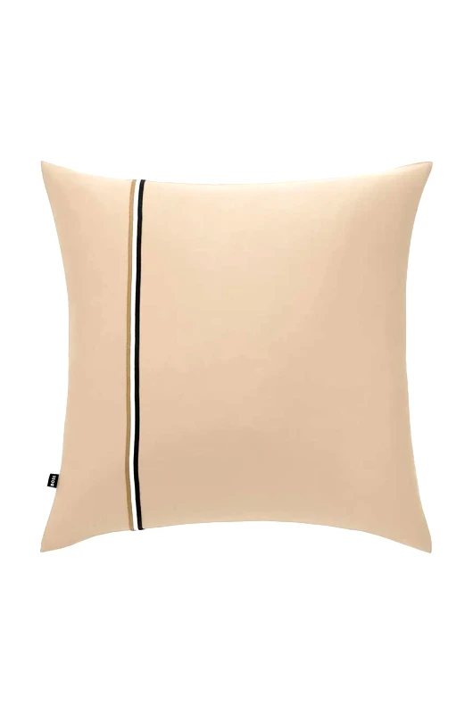 BOSS Βαμβακερή μαξιλαροθήκη BOSS BLINEA Beige 65 x 65 cm