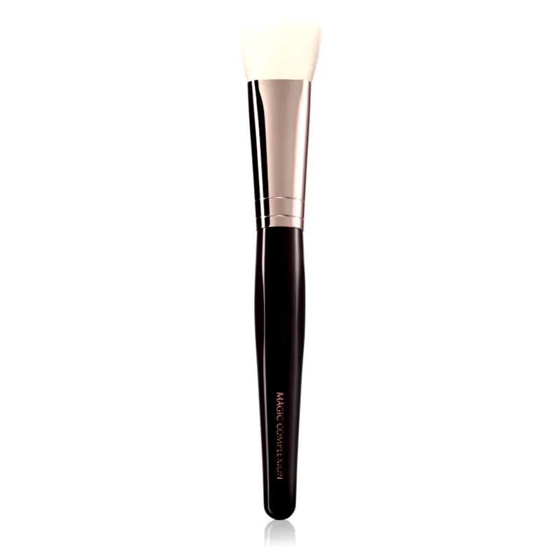 Charlotte Tilbury Charlotte Tilbury Magic Complexion Brush επίπεδο πινέλο για μεικ απ 1 τμχ