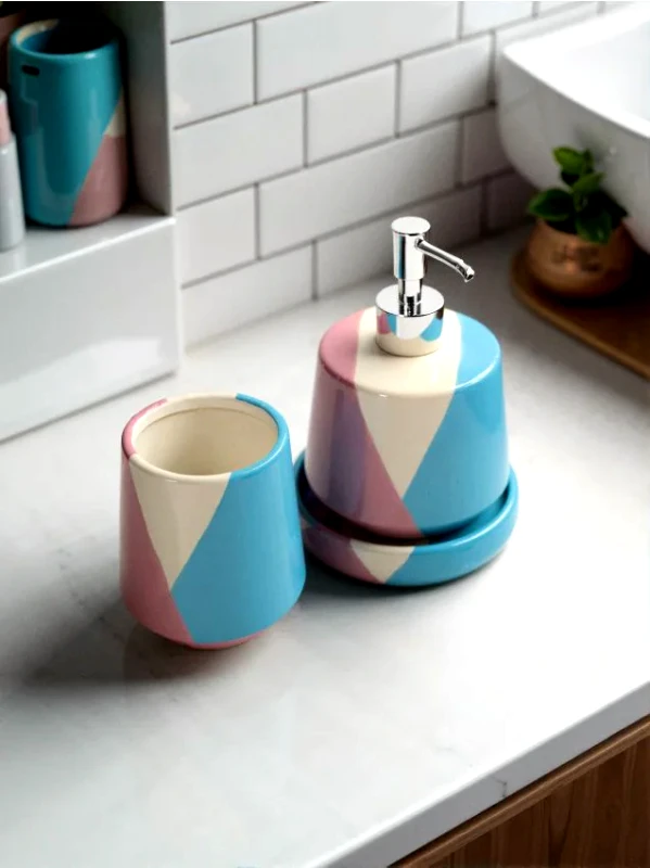 Sinsay Sinsay - Σετ μπάνιου: σαπουνοθήκη, δοχείο υγρού σαπουνιού και θήκη για οδοντόβουρτσες - πολυχρωμο