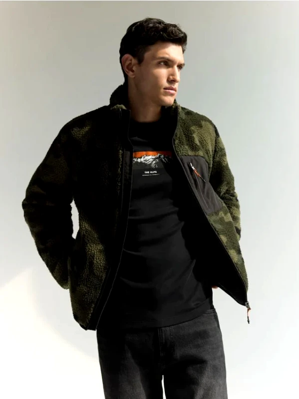 Reserved Reserved - Μπλούζα comfort fit με τύπωμα