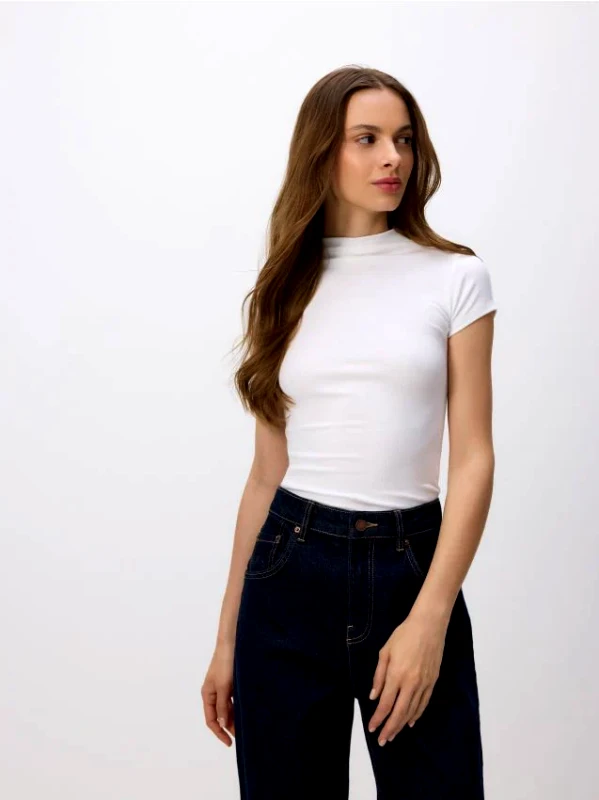 Reserved Reserved - Τοπ slim fit με μείγμα βισκόζης