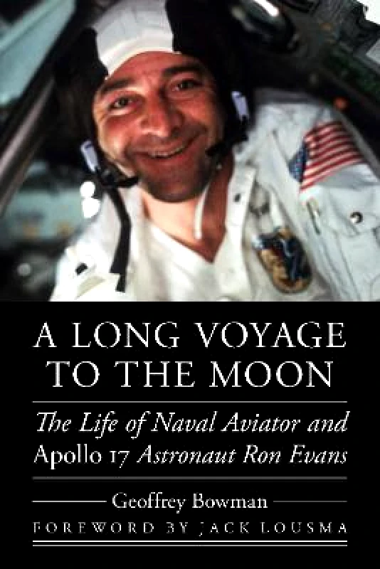 University of Nebraska Press A Long Voyage to the Moon: The Life of Naval Aviator and Apollo 17 Astronaut Ron Evans Geoffrey Bowman University of Nebraska Press Hardback