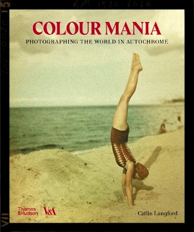 Thames & Hudson Ltd Colour Mania (Victoria and Albert Museum): Photographing the World in Autochrome Catlin Langford Thames & Hudson Ltd 1110