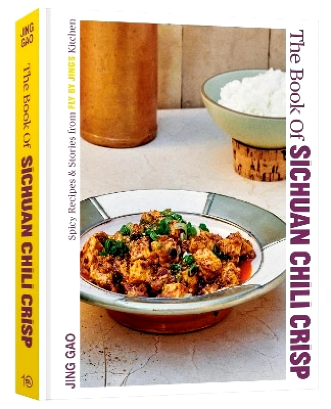 Ten Speed Press The Book of Sichuan Chili Crisp: Spicy Recipes and Stories from Fly By Jing's Kitchen [A Cookbook] Jing Gao Ten Speed Press