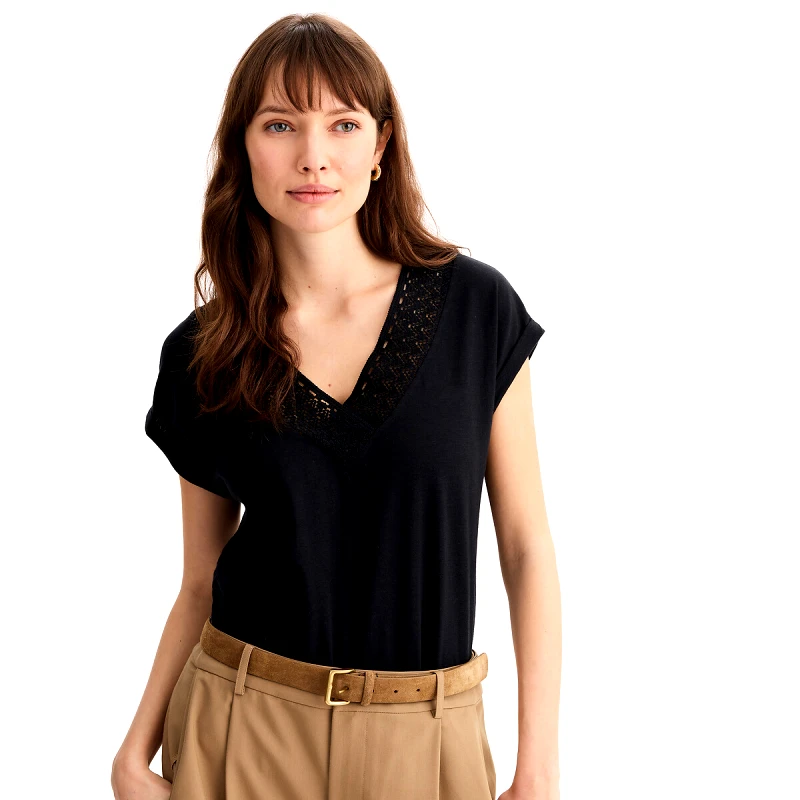 ANNE WEYBURN Κοντομάνικη μπλούζα με V και λεπτομέρεια από δαντέλα