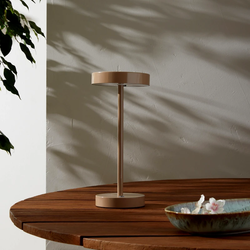 AM.PM Επιτραπέζιο φωτιστικό εξωτερικού χώρου από λακαρισμένο μέταλλο