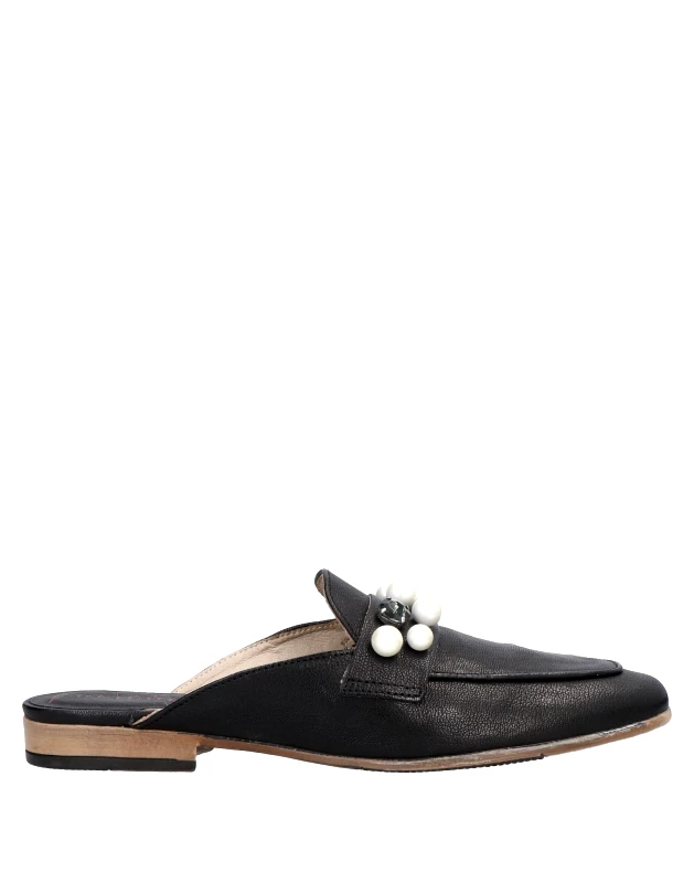 FABBRICA DEI COLLI FABBRICA DEI COLLI ΠΑΠΟΥΤΣΙΑ Μουλάρια και τσόκαρα